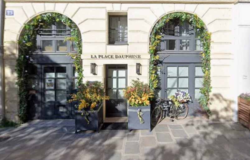 Façade Hôtel La Place Dauphine Paris Île de la Cité